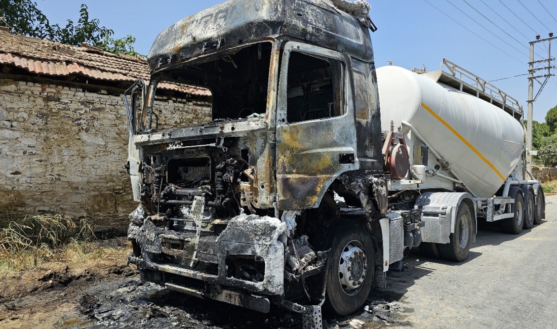 Seyir halindeki tanker yandı Olay bugün saat 11:00 sıralarında Köşk – Dalama karayolu, Dalama