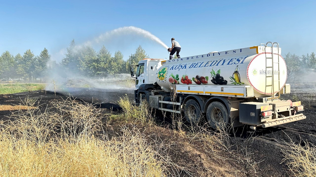 Yangın saat 17:00 sıralarında Köşk Sanayi Sitesi yakınlarında meydana geldi.