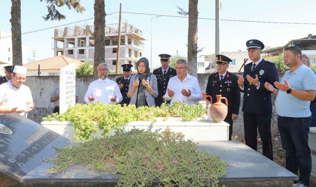 Köşk’te 15 Temmuz dolayısıyla Şehit kabirleri ziyaret edildi Köşk'te 15 Temmuz Demokrasi ve Milli Birlik Günü dolayısıyla Şehit
