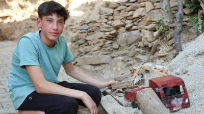 Köşk'te yaşayan 14 yaşındaki Olcay Yalçın, teknolojiye olan merakıyla imkansızlıklara