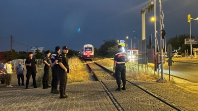 Alınan bilgiye göre Nuri Çınar (54) ve C.Ç. (42) bariyerler