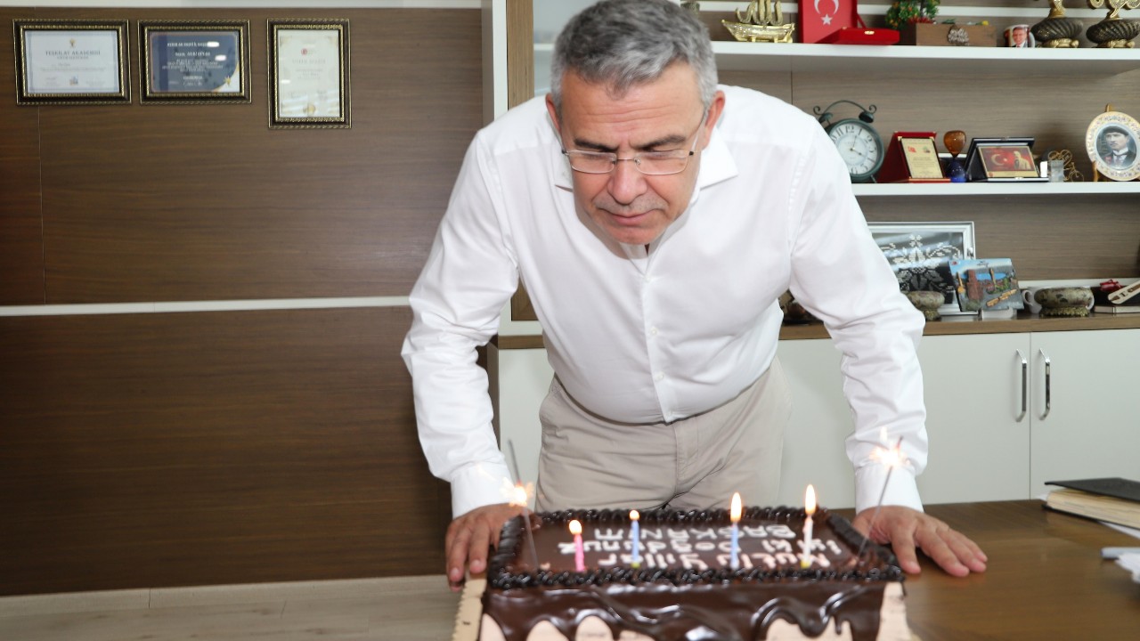 Köşk Belediyesi Personelleri, Belediye Başkanı Nuri Güler için süpriz kutlama