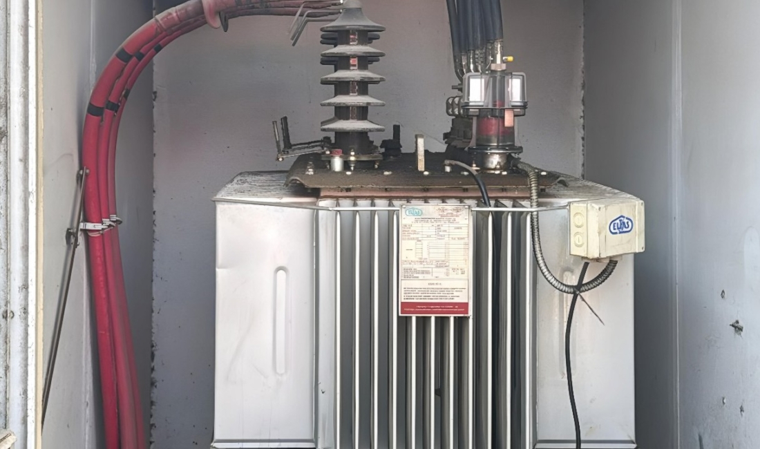 Köşk’te artan sıcaklıklar nedeniyle trafo yandı Köşk’te hava sıcaklıklarına bağlı olarak artan elektrik kullamımı nedeniyle Çarşı