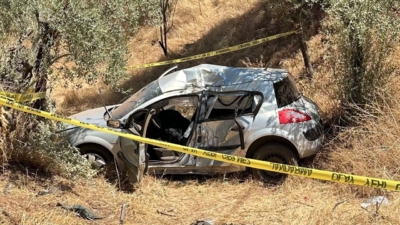 Köşk’te şarampole devrilen otomobildeki yolcu öldü, sürücü ağır yaralandı.