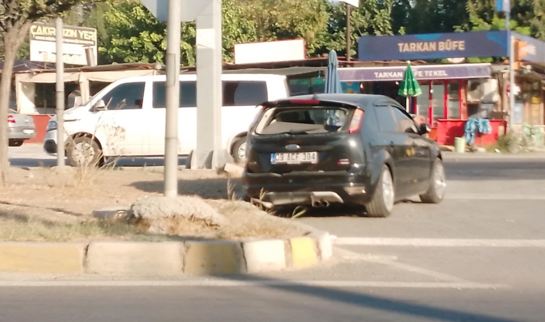 Yolcu otobüsü ile otomobil çarpıştı; 3 kişi yaralandı Kaza sabah saatlerinde Denizli - Aydın karayolu, Köşk, Çevreyolu kavşağında