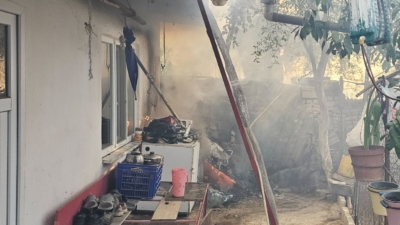 Yangın saat 15:30 sıralarında Altıeylül Mahallesinde meydana geldi.