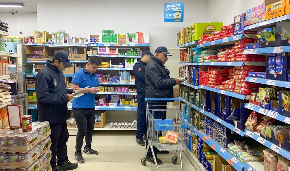 Köşk’te zabıta ekiplerinin denetimleri aralıksız devam ediyor Köşk'te tüketicilerin güven içerisinde alışverişlerini yapabilmelerini sağlamak için Köşk Belediyesi,