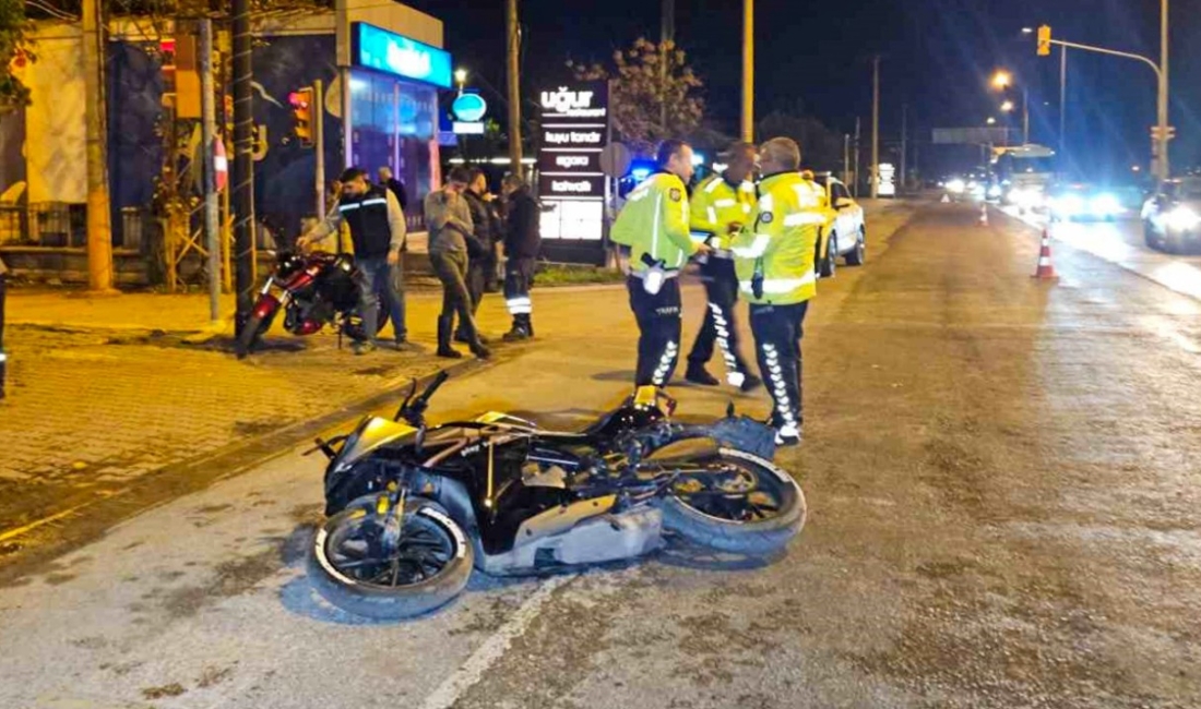Kırmızı ışıkta geçen otomobil motosiklete çarptı: 1 yaralı Köşk'te kırmızı ışıkta geçtiği iddia edilen otomobilin motosiklete çarptığı kazada