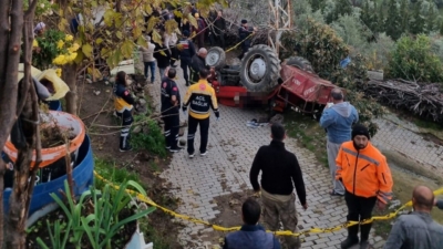 Köşk'te arazisinden dönen 66 yaşındaki Hüdaverdi Öz devrilen traktörün altında