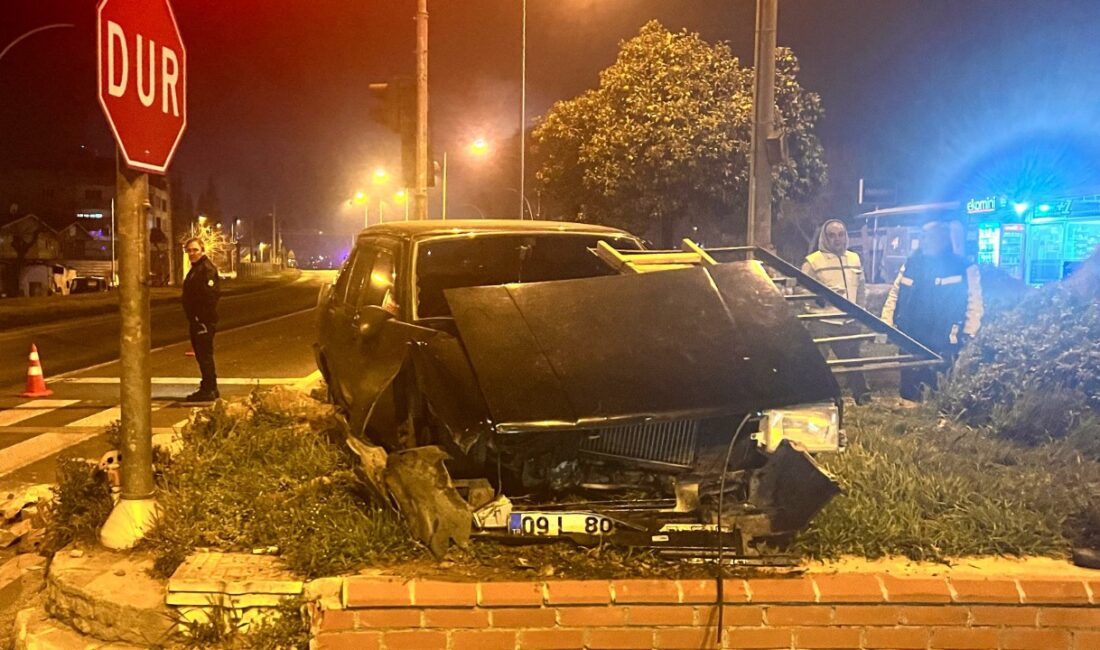 Köşk’te otomobil refüje çarptı, 1 kişi yaralandı Kaza saat 01:00 sıralarında Aydın - Denizli karayolu, Köşk birinci