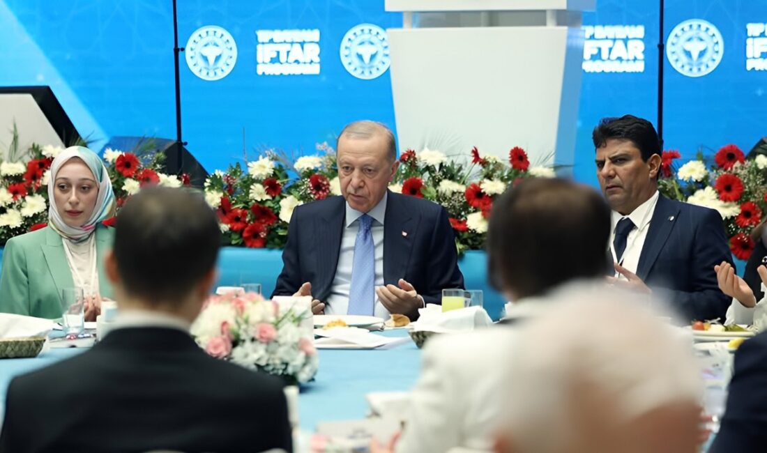 Köşk Devlet Hastanesi doktoru, ‘Yılın Hekimi’ seçildi Yaptığı başarılı çalışmalarla 'Yılın Hekimi' seçilen; Köşk Devlet Hastanesi doktorlarından