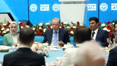 Yaptığı başarılı çalışmalarla 'Yılın Hekimi' seçilen; Köşk Devlet Hastanesi doktorlarından