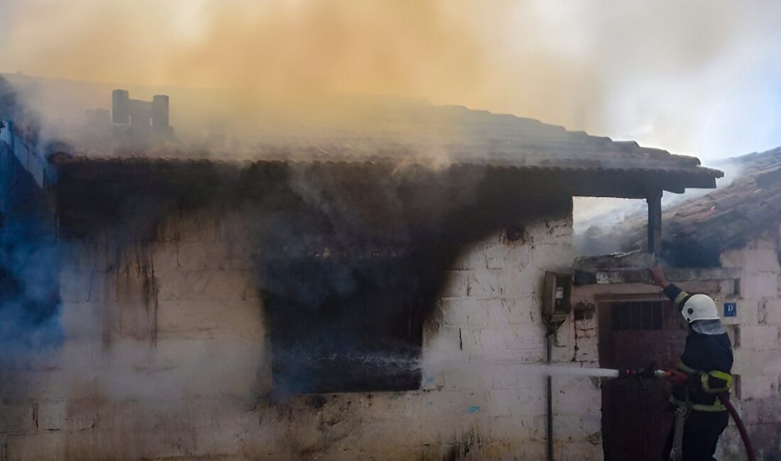 Köşk’te soba yangını; bir ev küle döndü Serdaroğlu Mahallesinde bulunan müstakil bir evde çıkan yangın, ekiplerin müdahalesi