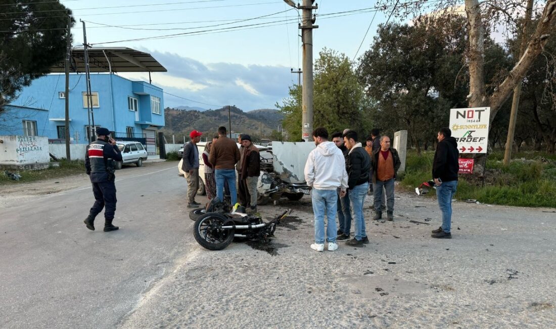 Otomobil ile motosikletin çarpıştığı kazada 1 kişi ağır yaralandı Kaza akşam saatlerinde Köşk-Ödemiş karayolu, Ovaköy Mahallesinde meydana geldi.