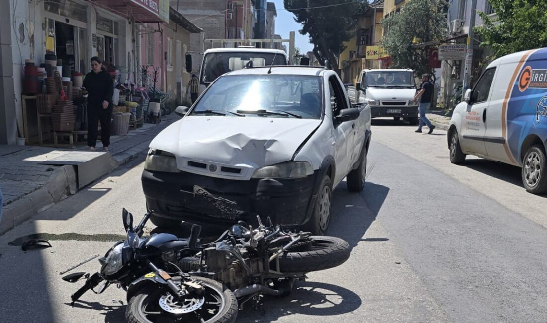Pikap motosikletle çarpıştı, 1 kişi yaralandı Köşk'te pikap ve motosikletin karıştığı kazada motosiklet sürücüsü hafif yaralandı.