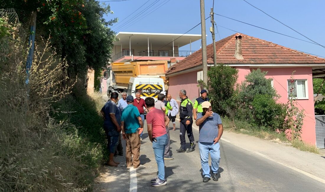 Kuyucular’da facianın eşiğinden dönüldü Kuyucular Mahallesinde frenleri boşalan harfiyat kamyonunun şoförü önünde ilerleyen okul