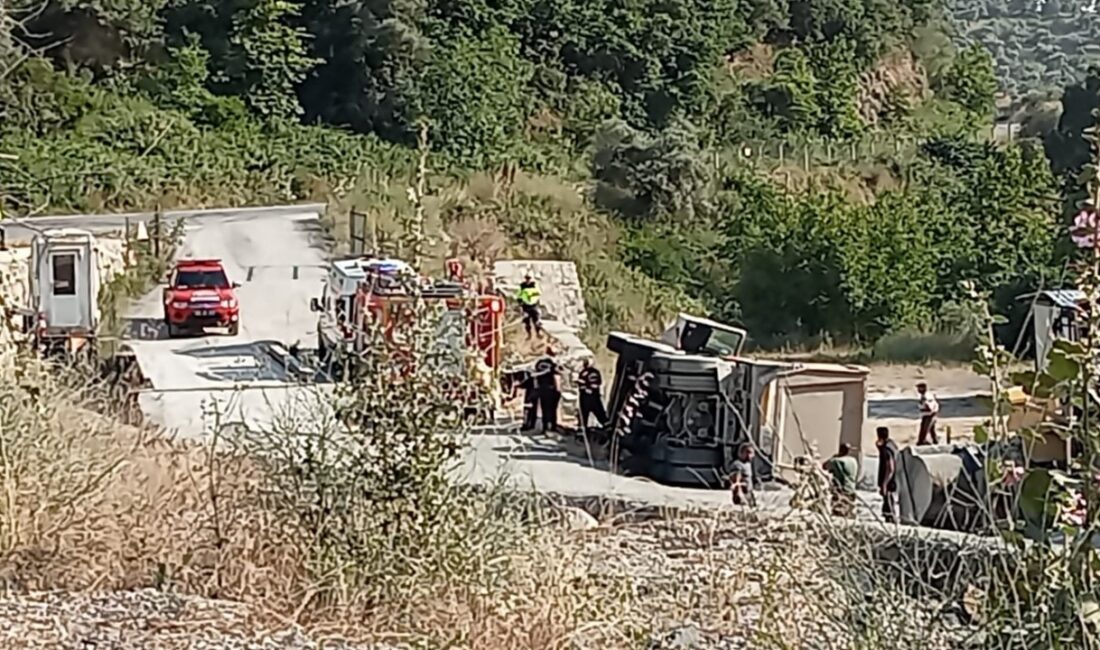 Köşk’te hafriyat kamyonu devrildi; 1 kişi yaralandı Kaza saat 18:00 sıralarında Başçayır Mahallesi yakınlarında meydana geldi.