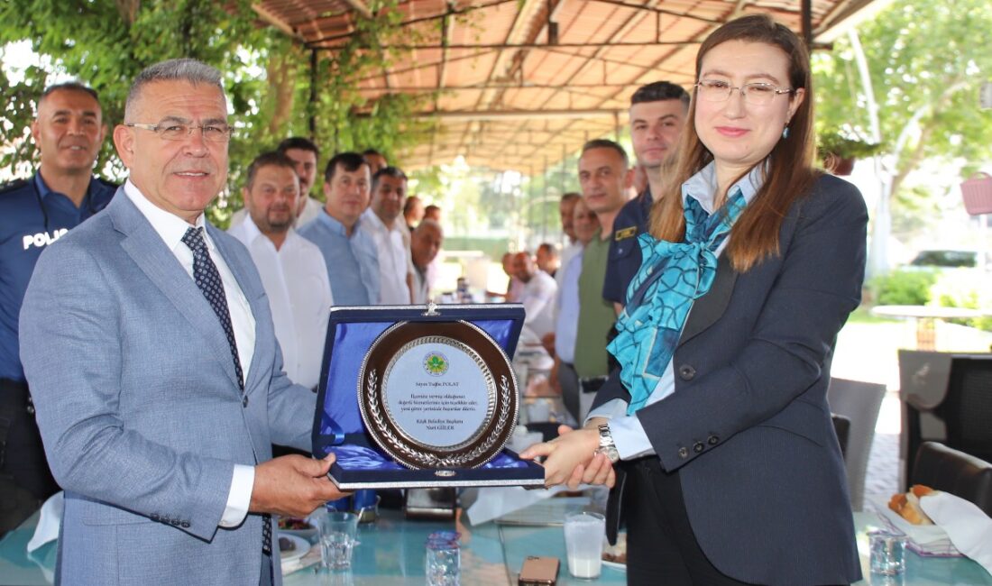 Kaymakam Polat için veda yemeği düzenlendi Cumhurbaşkanlığı kararnamesiyle Van Vali Yardımcılığı görevine atanan Köşk Kaymakamı Tuğba