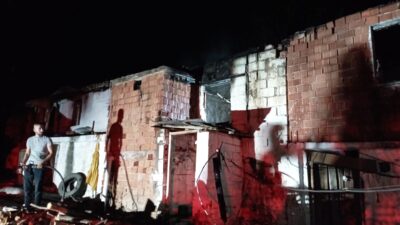 Yangın saat 20:15 sıralarında Köşk'e bağlı Kızılcayer Mahallesinde meydana geldi.