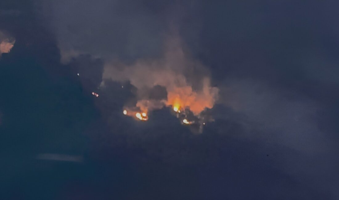 Ilıdağ’da meydana gelen yangın korkuya neden oldu Yangın sabaha karşı saat 03:30 sıralarında Ilıdağ Mahallesi yakınlarında meydana