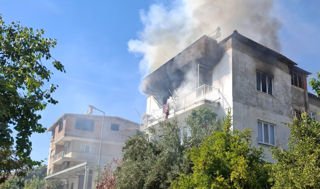 Çarşı Mahallesinde bir apartmanın 3. katında meydana gelen yangın ekiplerin