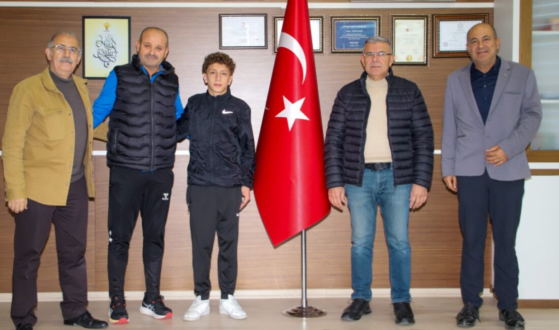 Milli Takım’a seçilen İlker, Başkan Güler’i ziyaret etti Köşk Belediye Başkanı Nuri Güler, U-14 A Milli Futbol Takımına