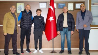 Milli Takım’a seçilen İlker, Başkan Güler’i ziyaret etti Köşk Belediye Başkanı Nuri Güler, U-14 A Milli Futbol Takımına