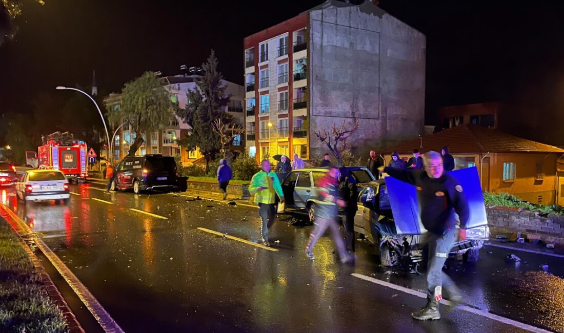 Kaza saat 19:30 sıralarında Aydın - Denizli karayolunda meydana geldi.