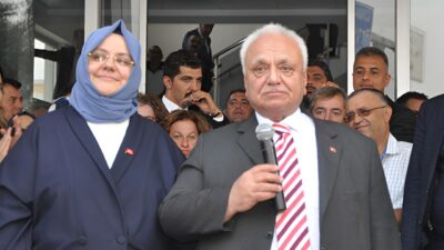 Eskişehir'in Sivrihisar ilçesinde meydana gelen zincirleme trafik kazasında, aralarında eski