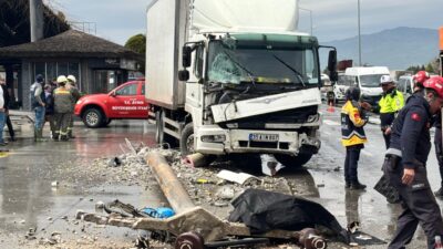 Köşk'te öğle saatlerinde meydana gelen trafik kazası can aldı. Aydın–Denizli