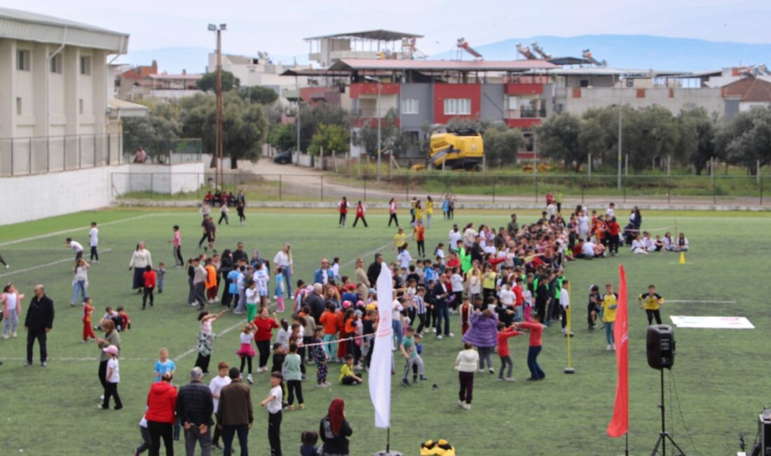 Köşk’te renkli şenlik: Çocuklar hem yarıştı hem eğlendi Köşk’te çocuklar için renkli bir etkinliğe imza atıldı. Köşk İlçe
