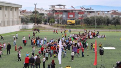 Köşk’te renkli şenlik: Çocuklar hem yarıştı hem eğlendi Köşk’te çocuklar için renkli bir etkinliğe imza atıldı. Köşk İlçe