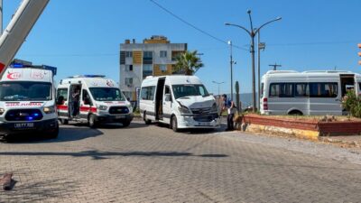 Köşk'te meydana gelen zincirleme trafik kazasında öğrenci taşıyan iki minibüs