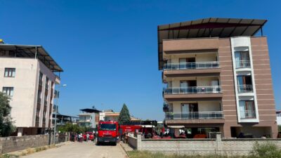 Köşk'te bir apartmanın çatı katında çıkan yangın mahallede kısa süreli
