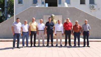 Bşkan Güler ve Meclis üyelerinden İlçe Jandarma Komutanı’na hayırlı olsun ziyareti Köşk Belediye Başkanı Nuri Güler, Belediye Meclis Üyeleri ile birlikte