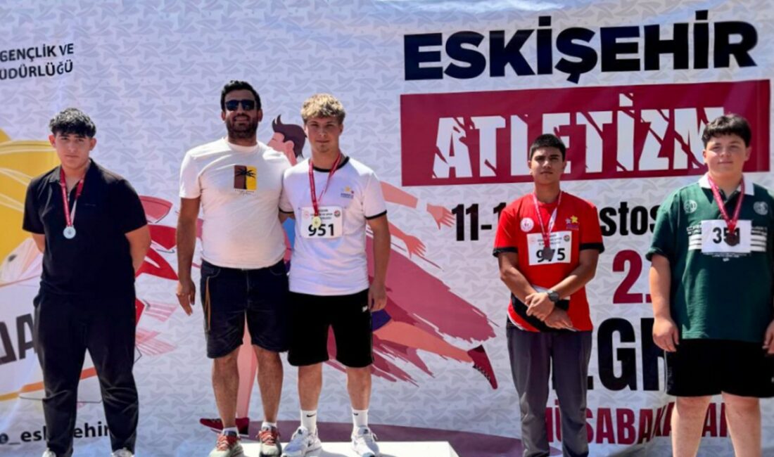 Köşklü Enes’ten Türkiye üçüncülüğü Eskişehir’de düzenlenen Anadolu Yıldızlar Ligi Müsabakaları’nda gülle atma branşında yarışan