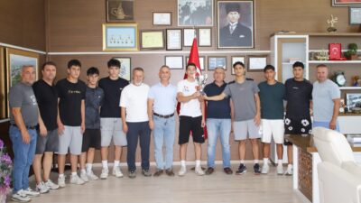 Daha önce farklı organizasyonlarda elde ettiği Türkiye birincilikleriyle Köşk'ün adını